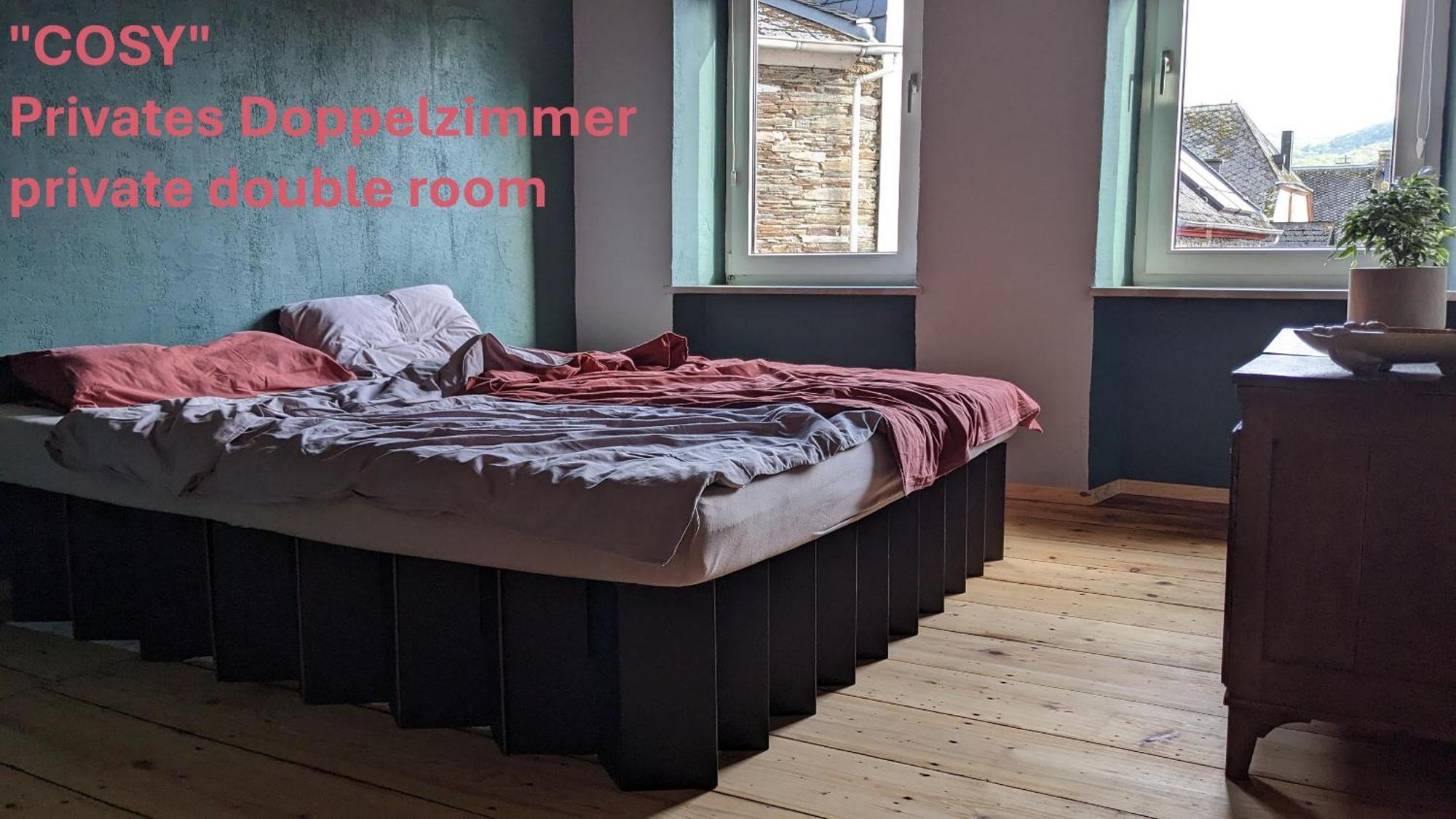 Monkey Factory - Mini Home-Stay Hostel Трабен-Трарбах Экстерьер фото